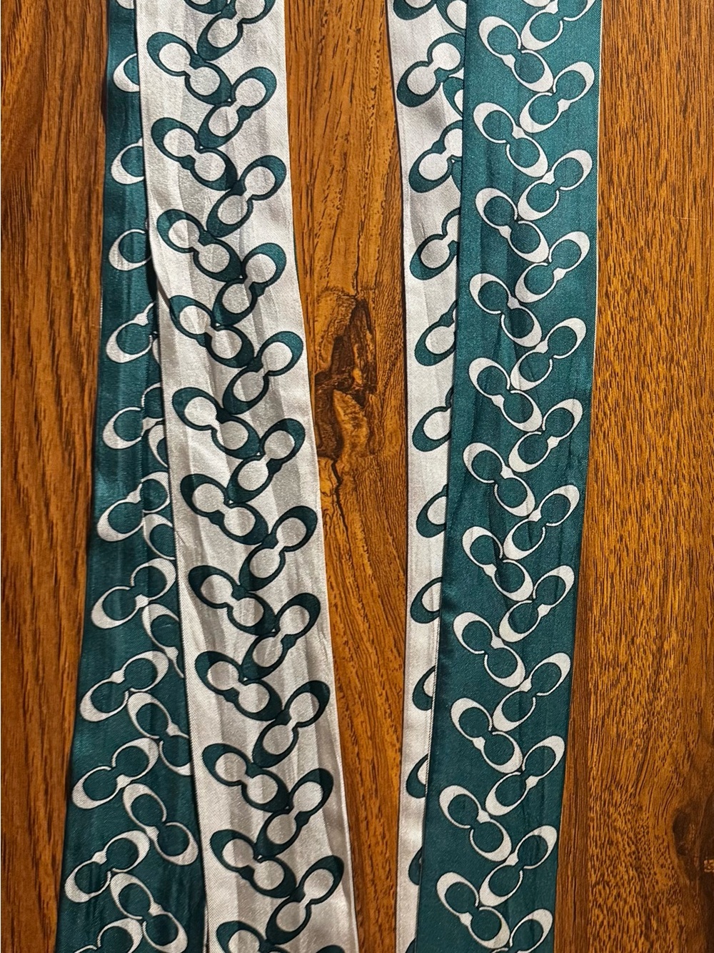 Coach Emerald Green and Ivory Signature Link Print Twilly
